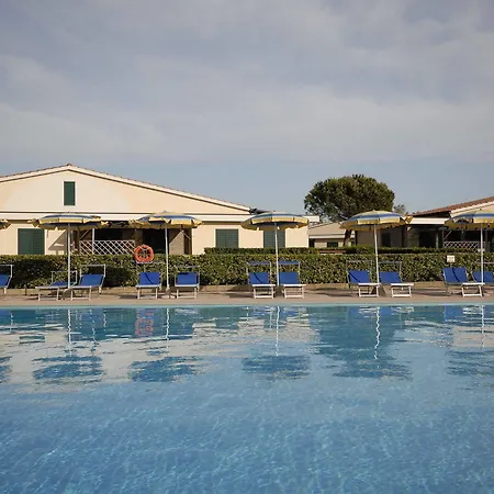 Villaggio Turistico La Cecinella База отдыха 3*
