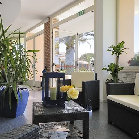 Villaggio Turistico La Cecinella 3*