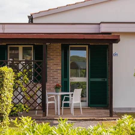 Kompleks wypoczynkowy Villaggio Turistico La Cecinella 3*