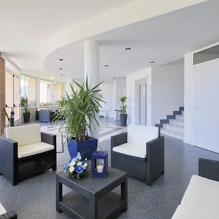 Villaggio Turistico La Cecinella 3*
