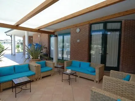 Villaggio Turistico La Cecinella 3*