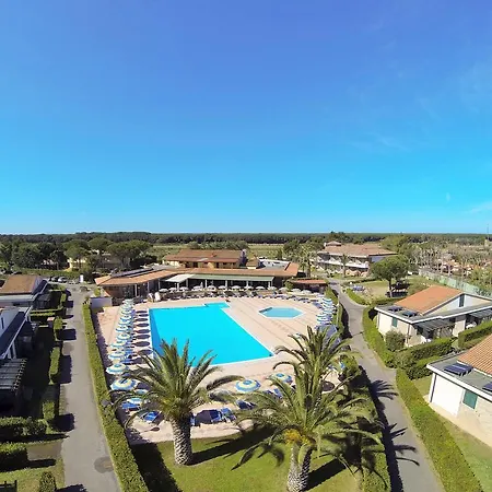 Villaggio Turistico La Cecinella 3*