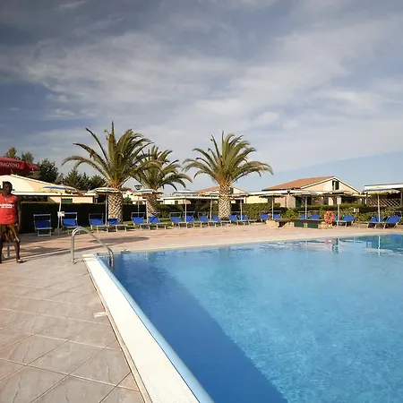 Villaggio Turistico La Cecinella 3*