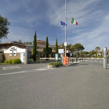 Villaggio Turistico La Cecinella 3*