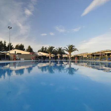 Villaggio Turistico La Cecinella