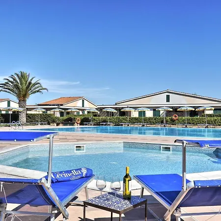 Villaggio Turistico La Cecinella 3*